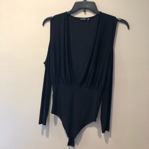 Boohoo tall fit black cold shoulder deep V long sleeved bodysuit, size 6 US.